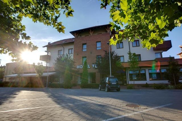 Hotel Tevel Sladkovicovo Eksteriør billede
